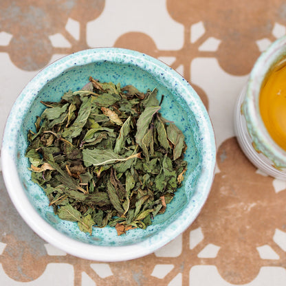 The Tea Thief Amaze-mint lifestyle shot